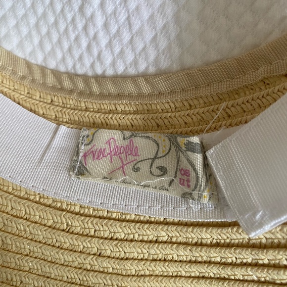 Free People open top straw hat - Picture 3 of 3